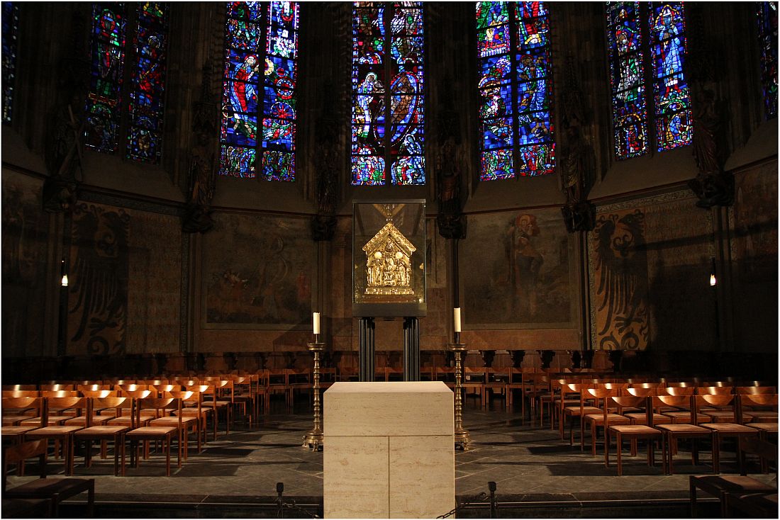 Aachener Dom mit Blick in die Chorhalle Foto & Bild architektur