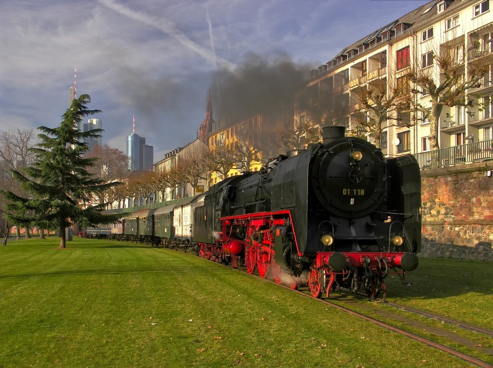 Adventsdampf auf der Frankfurter Hafenbahn in Höhe der Schönen Aussicht