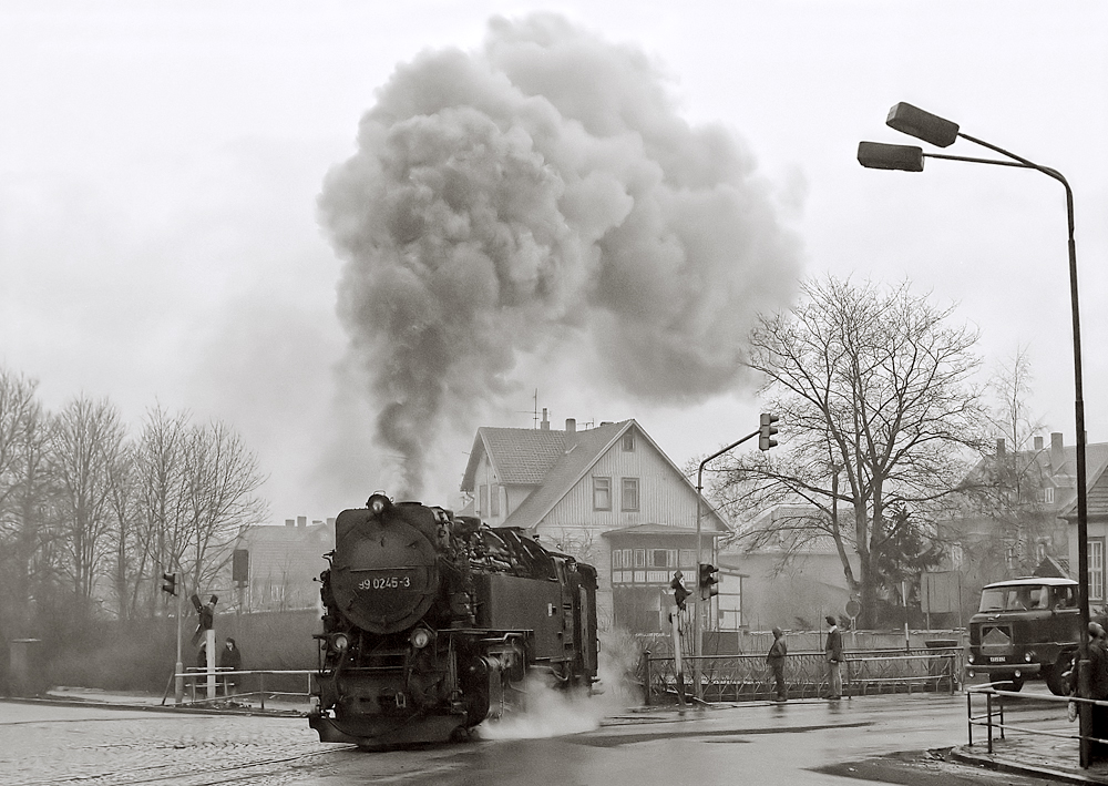 http://img.fotocommunity.com/als-es-in-wernigerode-noch-oelte-bc230b88-421a-4dc1-b1ac-7bd95924a0c9.jpg?width=1000