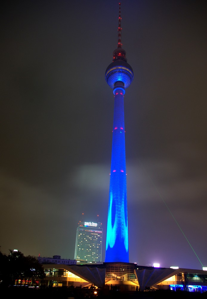 Berliner Fernsehturm Foto &amp; Bild | architektur, architektur bei nacht