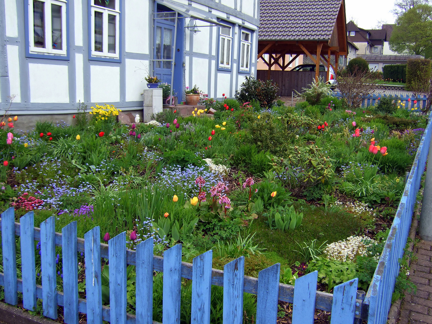 Blumengarten vor dem alten Fachwerkhaus Foto & Bild landschaft