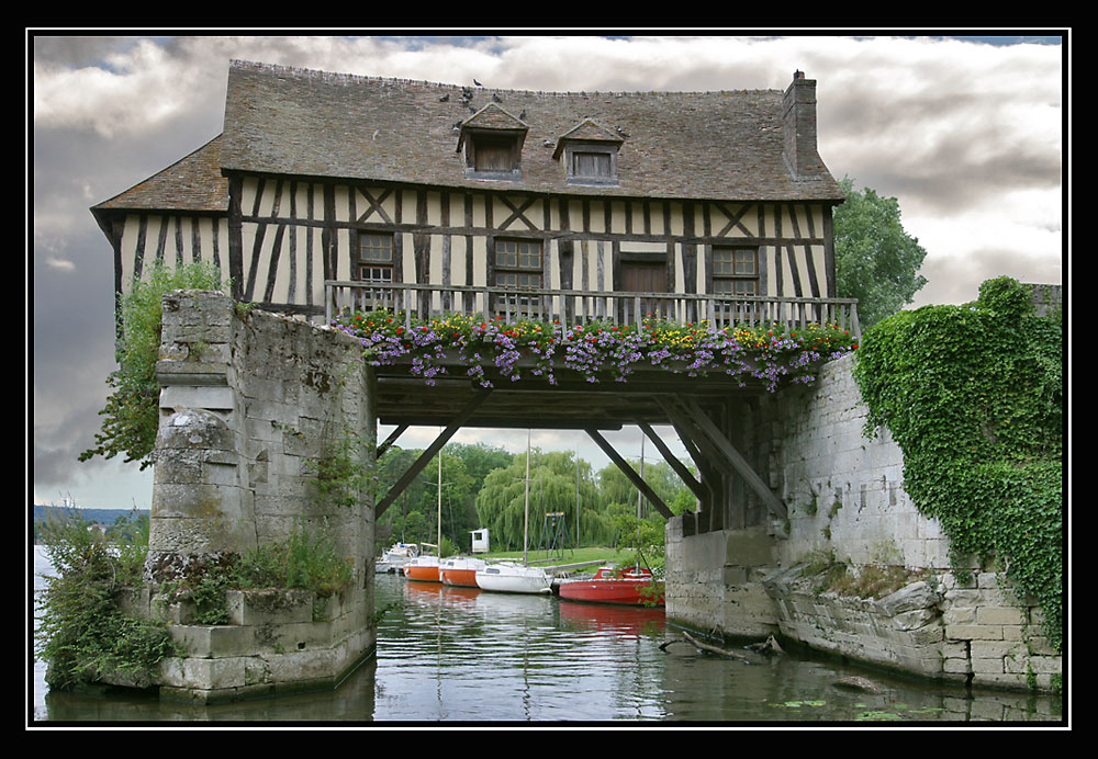 Das Haus An Der Brücke