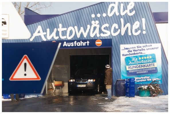 das huhn wollte unbedingt fotografiert werden und war schick am posen, und dann war doch der bmw...