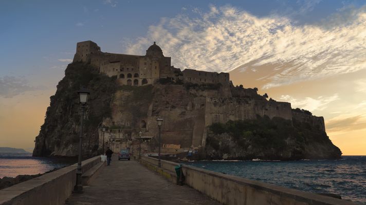 dedicata all'amico Bernardo Pistone - Ischia - Tramonto sul Castello Aragonese