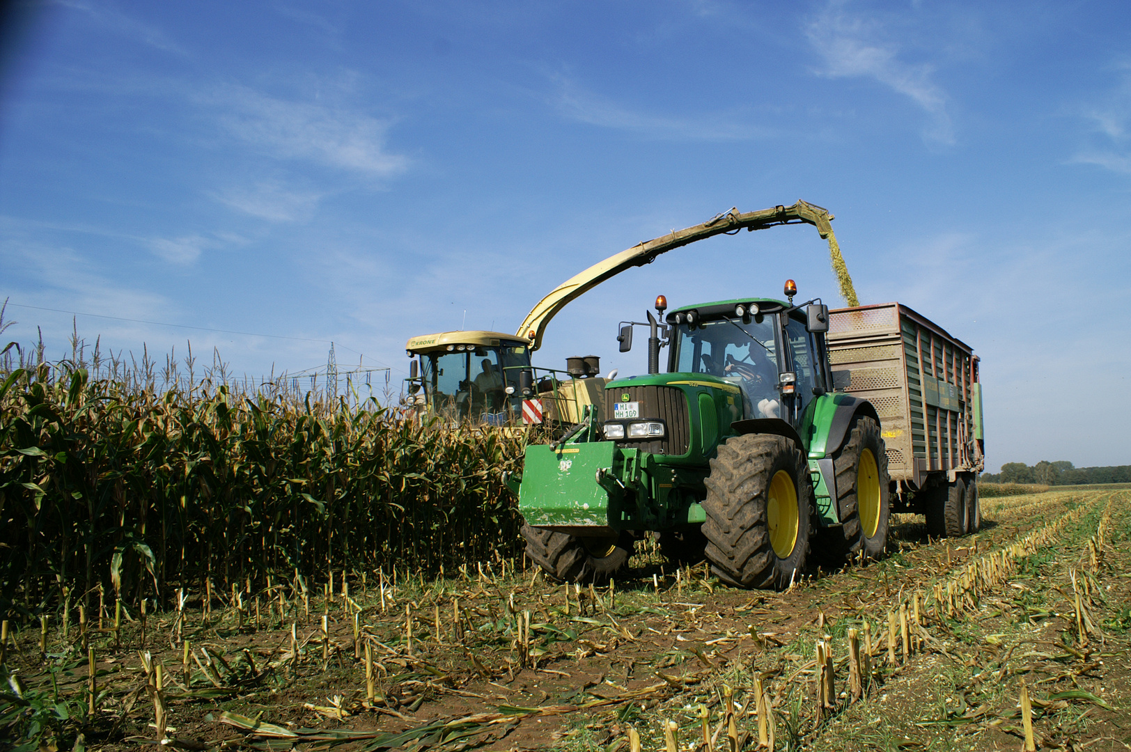 Der Mais der Mais...Maisernte einer 500KW Biogasanlage Foto & Bild sonstiges, john deere 6820