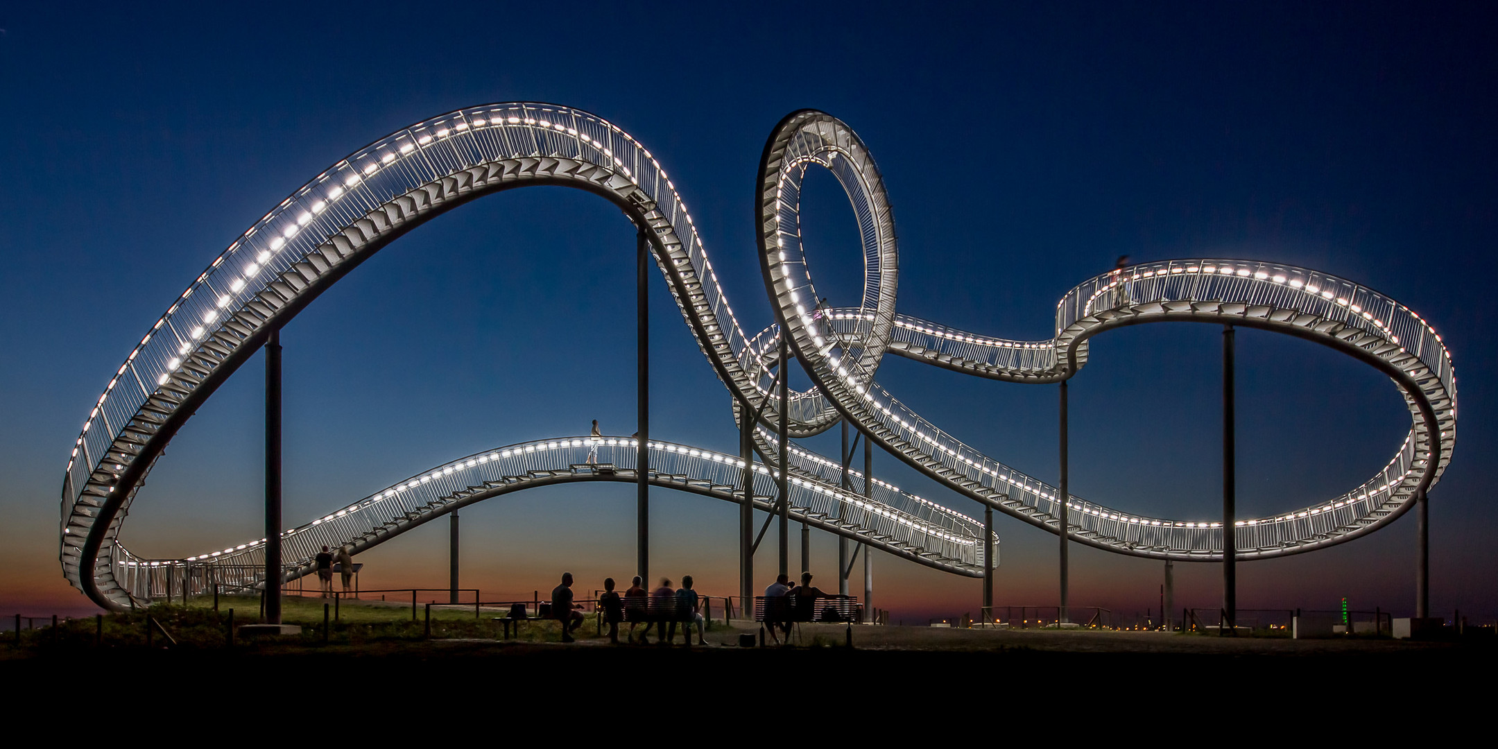 Die Achterbahn Foto & Bild architektur, architektur bei nacht