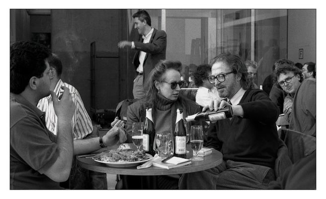 documenta 9: Wie alberne Menschen sich in den Vordergrund drängen und ein Bild ruinieren können.