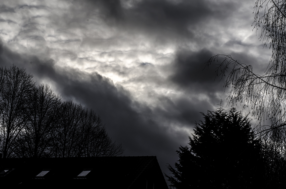 Dunkler Himmel Über Hitdorf Breaking News Die Lage In Monheim Eskaliert - sslt5pu