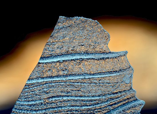 Eine lichterfüllte Eisplatte! - La lumière à travers d'une fine plaque de glace!