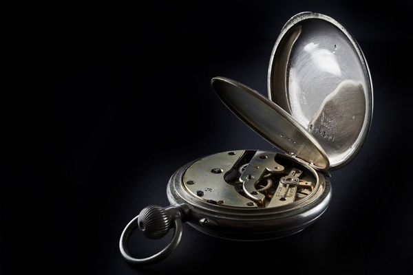 Einfach und schlicht, nur eine Uhr (im Stackingverfahren siehe Erläuterung)...#13.2353.#3/50