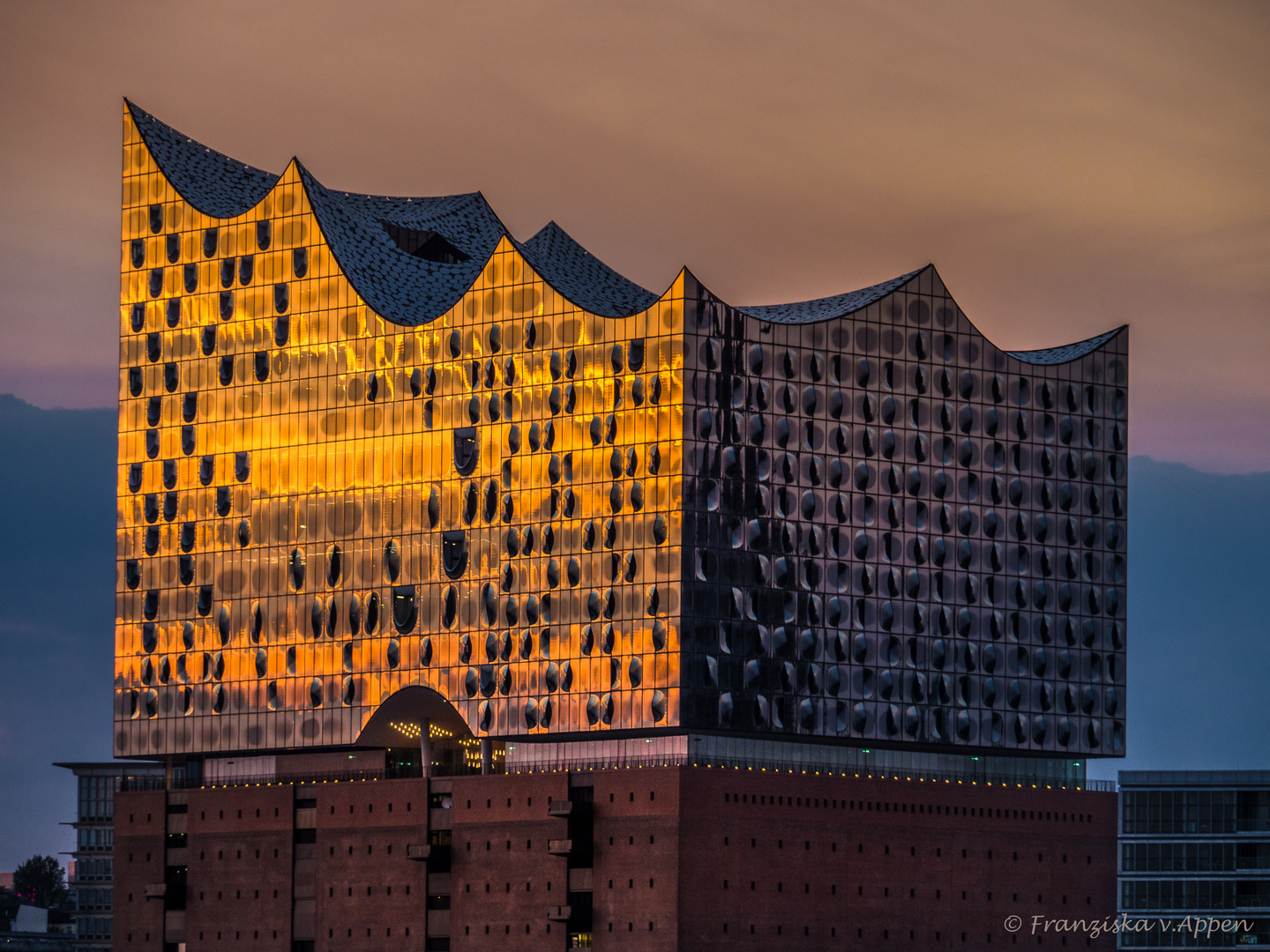 Elbphilharmonie Foto & Bild | sonnenuntergang, hamburg, elbe Bilder auf