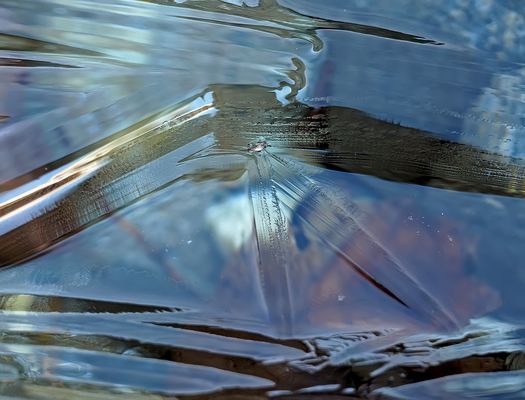 Erstaunliche Eis-Strukturen im Bergbach! - Des stuctures de glace étonnantes dans le ruisseau!