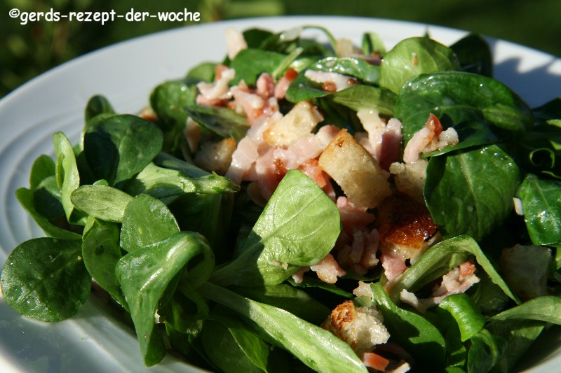 Feldsalat mit Speck und Croutons Foto &amp; Bild | stillleben, essen ...