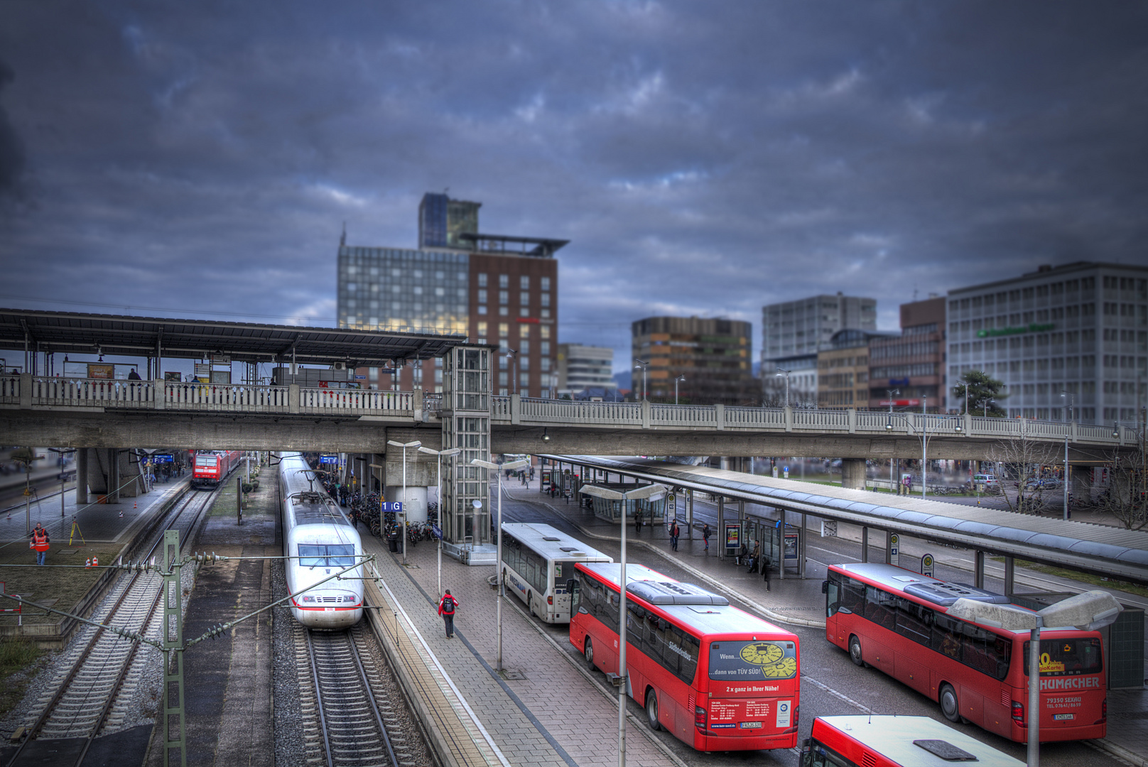 Freiburg Bahnhof Foto & Bild  architektur, stadtlandschaft, freiburg i