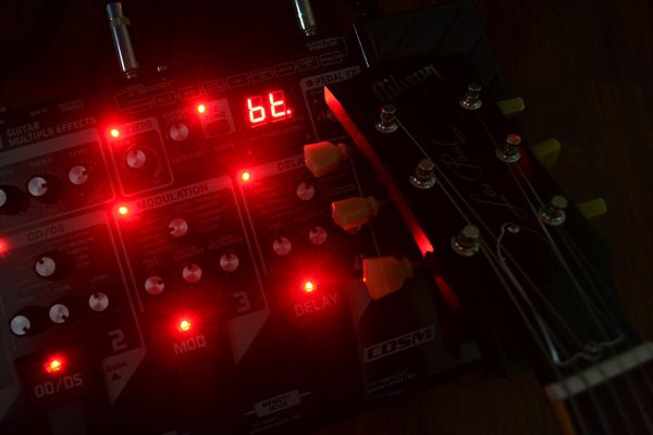 Gibson LP Standard CS, Marshall 60W-Combo & BOSS ME-70 Effectboard - My private studio - VI