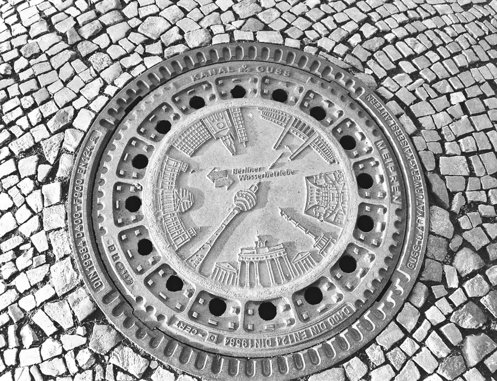 Gullideckel Berlin Foto & Bild architektur, gullideckel, stadtmöbel