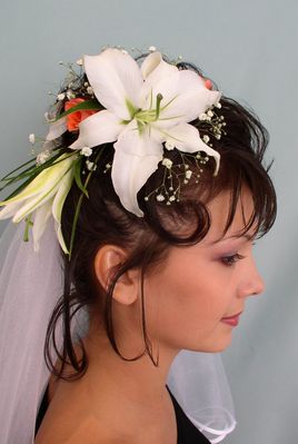 Hochzeitfrisur und Braut Make-Up von Elena Bolvina
