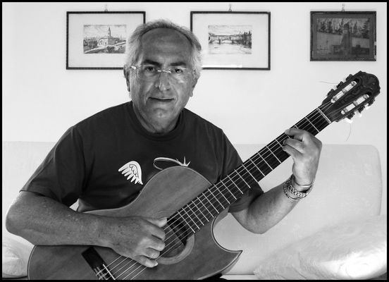 Il canto dell'arpa è un'elegia; il canto del piano è un discorso; il canto della chitarra è un canto