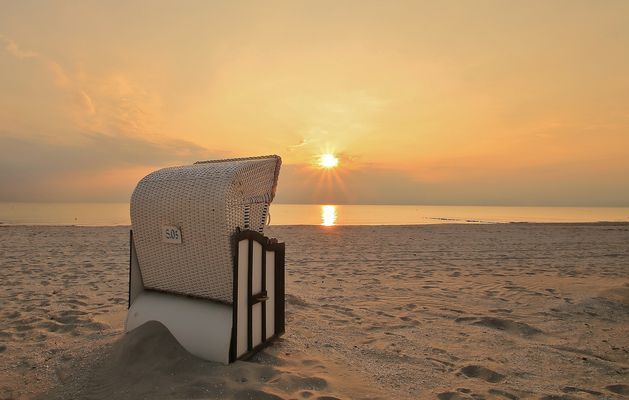 Strandkorb Sonnenuntergang sdatec.com