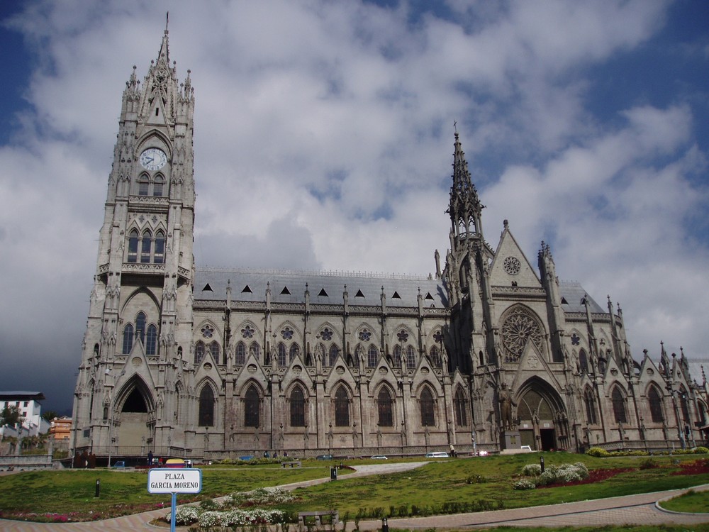 Resultado de imagen de basílica del voto nacional, ecuador