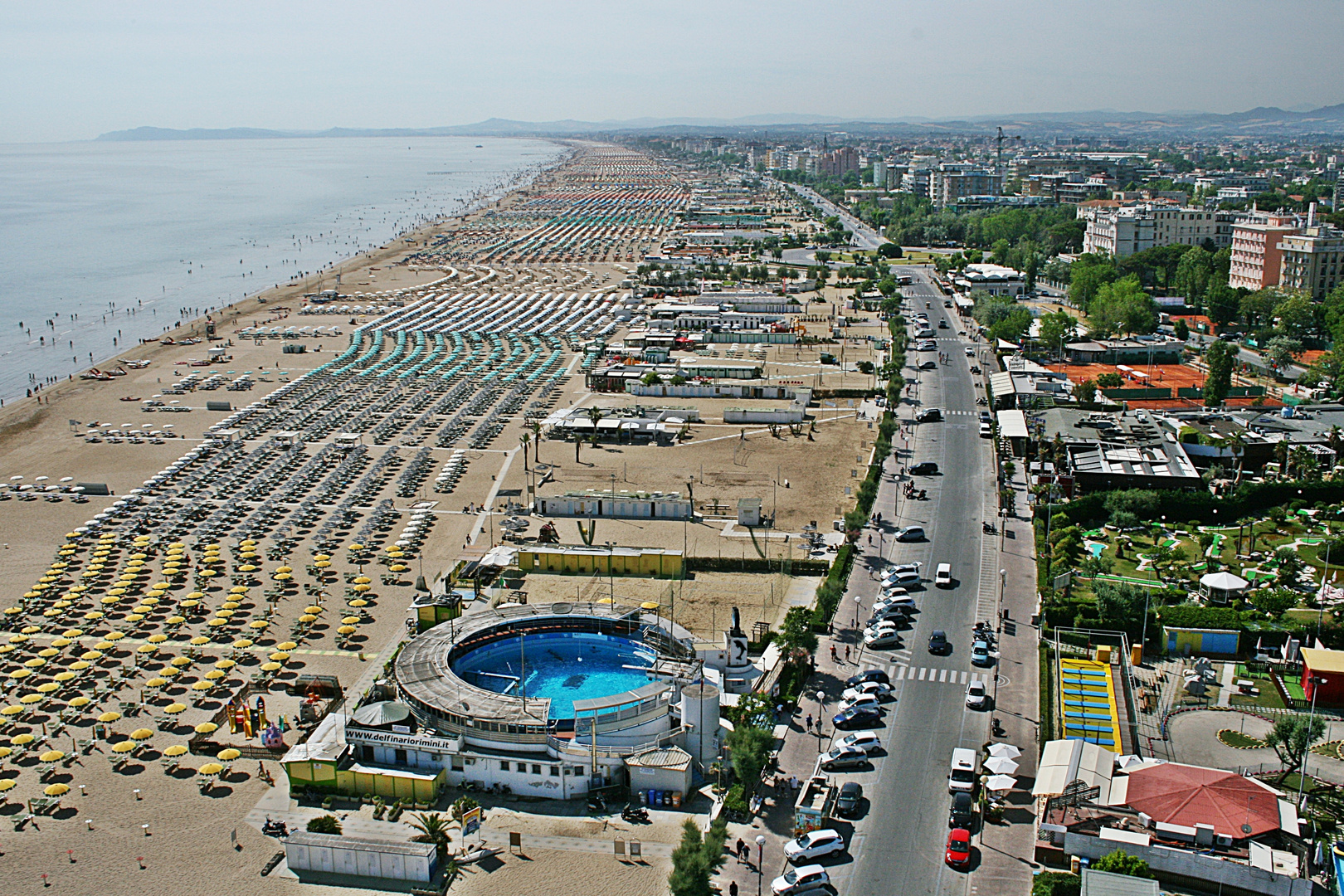 La Spiaggia di Rimini vista dai 55 metri della Ruota Panoramica Foto ...