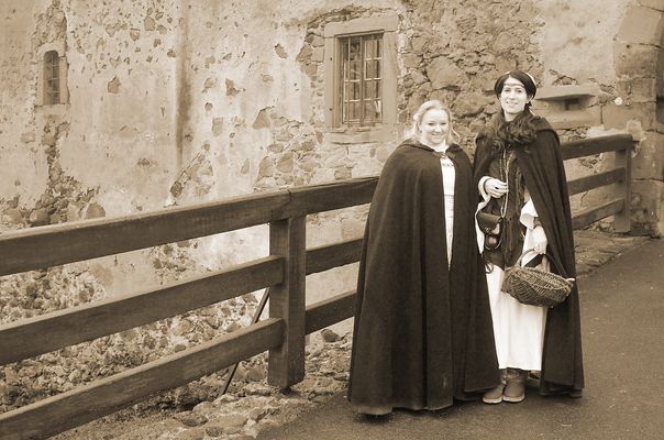Landfrauen auf dem mittelalterlichen Weihnachtsmarkt der Ronneburg # 7269