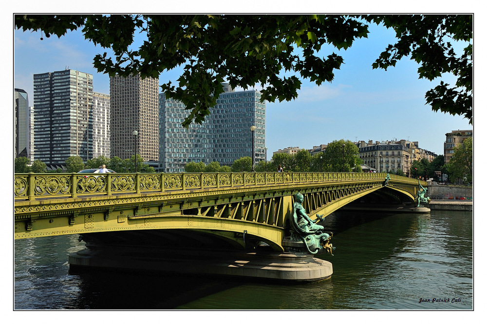 Le pont Mirabeau photo et image  architecture, sous les ponts