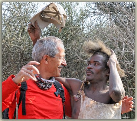 MEMORIAS DE AFRICA-CUANDO EL SALVAJE (con perdon) LE DIO UNA LECCION A BLANCO CULTO -LOS HADZABES
