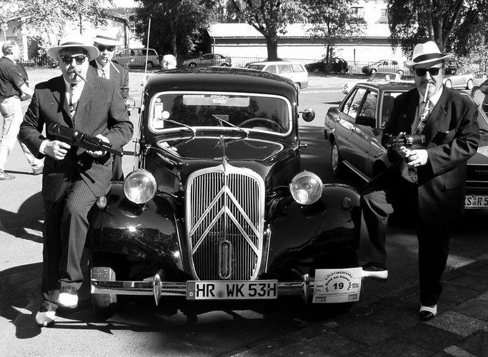 a biography of al capone an american criminal leader Find out more about the history of al capone, including videos, interesting articles, pictures, historical features and more there's more than meets the eye to al capone, the. a biography of al capone an american criminal leader Find out more about the history of al capone, including videos, interesting articles, pictures, historical features and more there's more than meets the eye to al capone, the.
