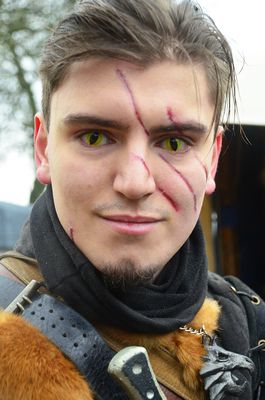 Monsterjäger auf dem mittelalterlichen Weihnachtsmarkt der Ronneburg