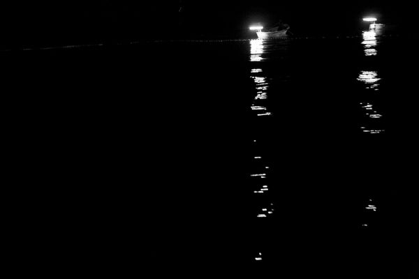 Mostra online di Uta Theile "L'arte della pesca nelle Cinque Terre" - 1. Luci nel buio