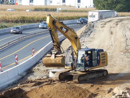 Neuer Fahrbahnverlauf von der früheren alten A 30 zur Brücke BW 1 aus Bad Oeynhausen
