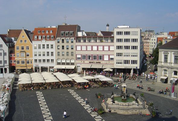 Place de l’Hôtel de Ville et Fontaine d’Auguste -- Augsburg -- Rathausplatz mit Augustusbrunnen