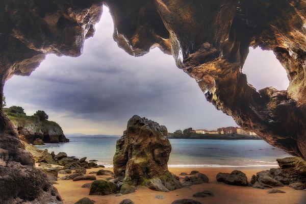 PLAYA DE OSTENDE (CASTRO URDIALES / CANTABRIA ). Dedicada a EDUARDO CASTILLO.