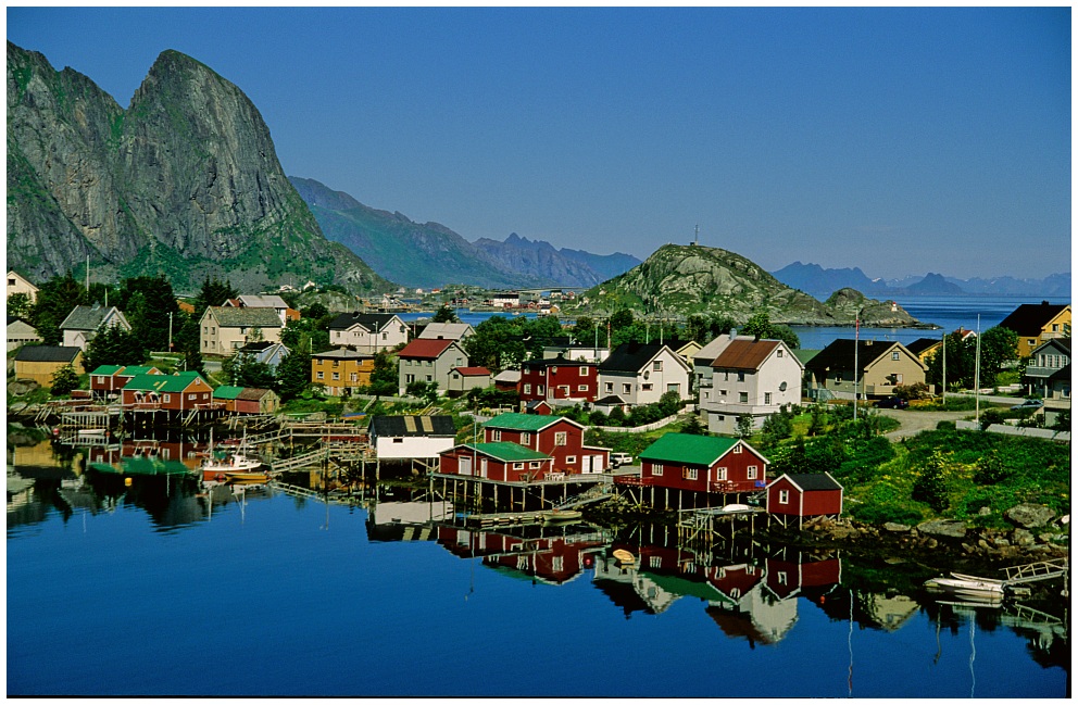 *Reine auf der Insel Moskenes* Foto & Bild europe, scandinavia