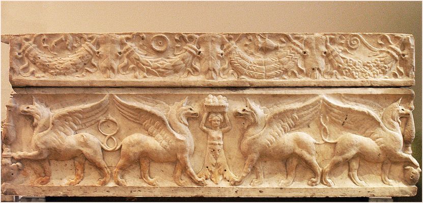 Sarcophage romain en marbre pour un enfant (100-125) -- Fitzwilliam Museum, Cambridge