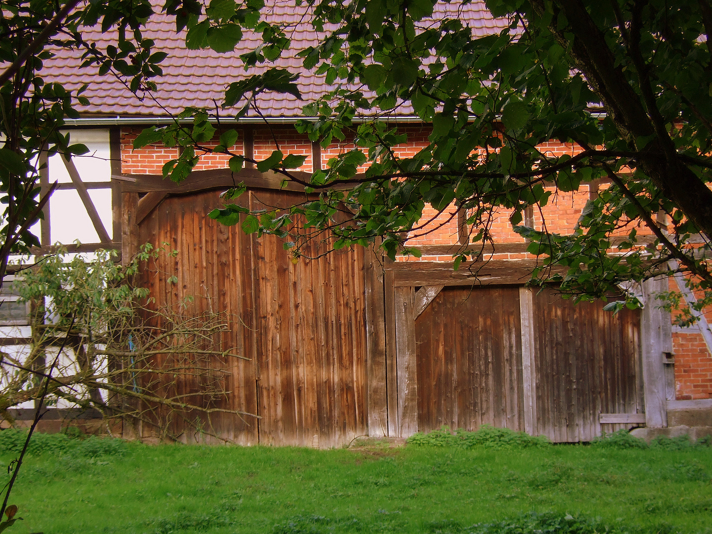 - Scheunentore auf einem Bauernhof- (1) Foto & Bild | architektur