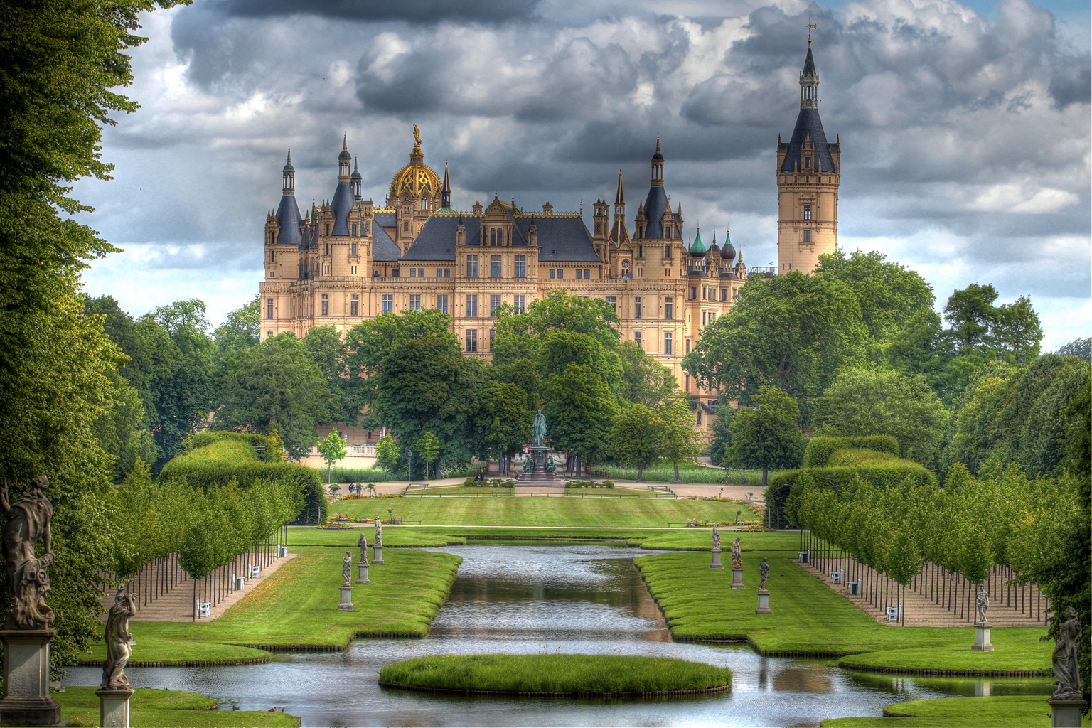 Schweriner Schloss + Schlossgarten HDR High Dynamic Range Foto & Bild