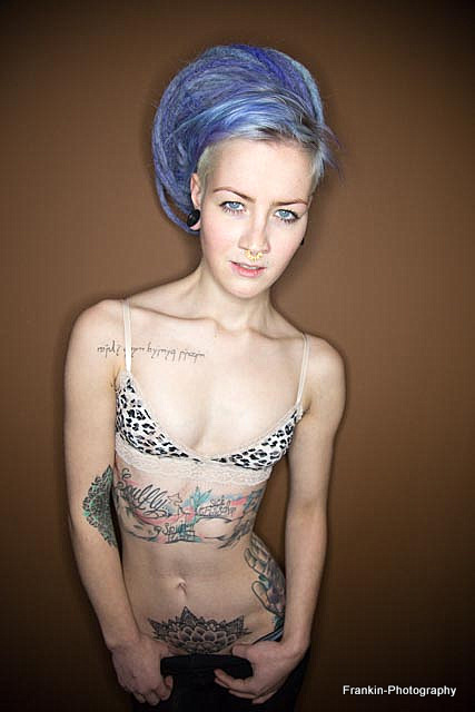 Freches Tattoo Girl durch gebumst Freches Tattoo Girl durch gebumst