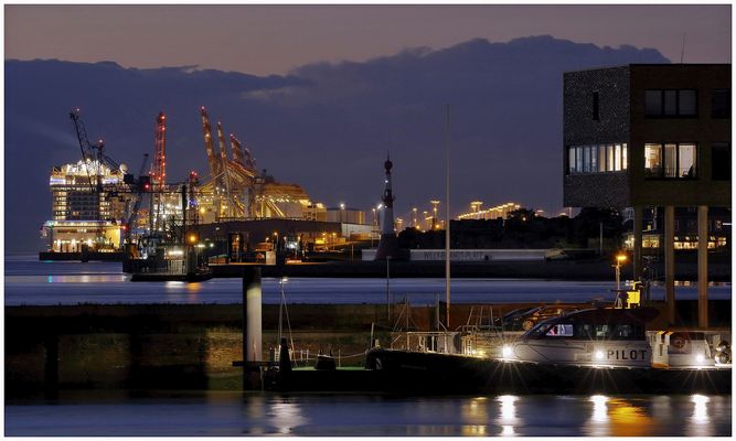 Teil --33--: Hafenimpression Bremerhaven am 8.10.2016 „ Der Fluss & und seine Hafenanlagen "