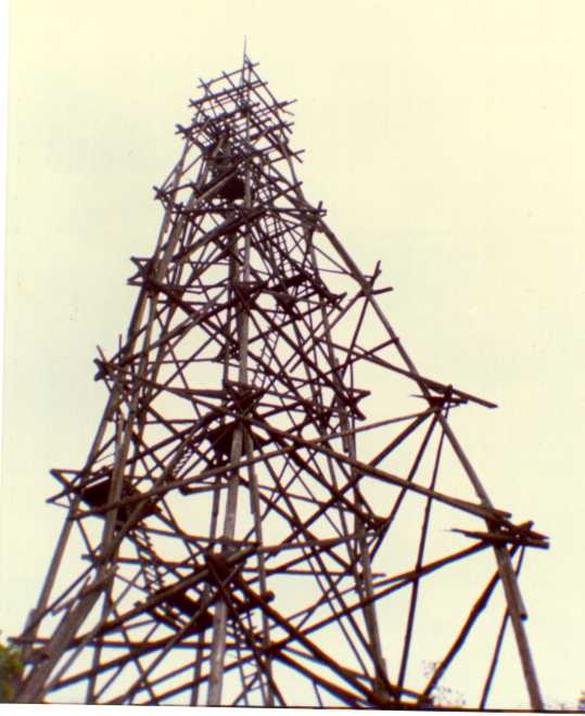 Trigonometrischer Punkt auf der Hainleite, bei Oldisleben, 1990; Foto