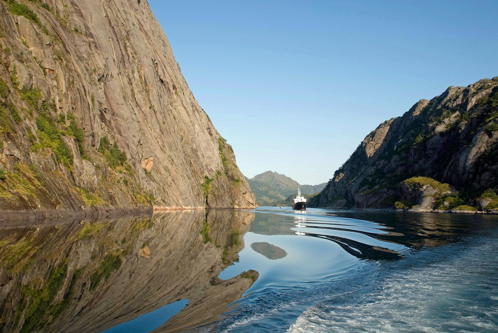 Trollfjord auf den Lofoten Foto & Bild landschaft, natur Bilder auf