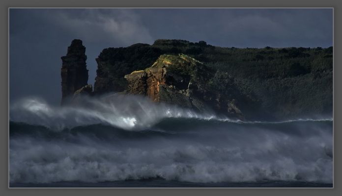 Tropensturm auf Sao Miguel , Azoren.....Brecher vor Ilheu de Vila Franca........