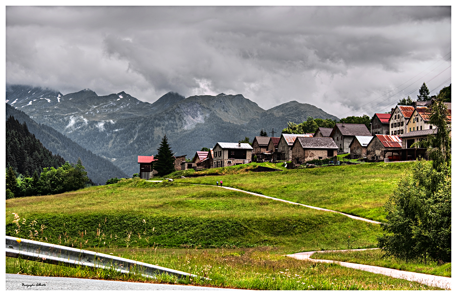 un piccolo paese di montagna Foto Immagini Natura, Montagna
