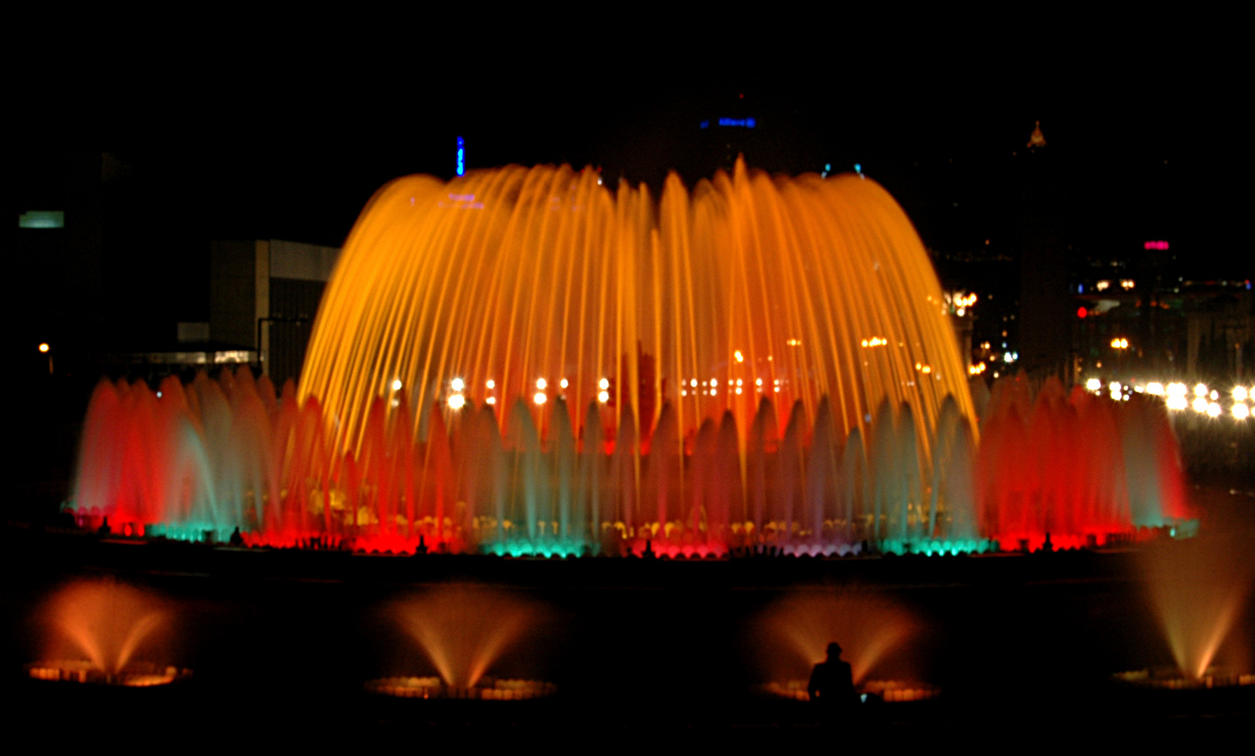 wasserspiele-in-barcelona-3-b38555b8-eae3-4151-aee0-2b375fe02a72.jpg