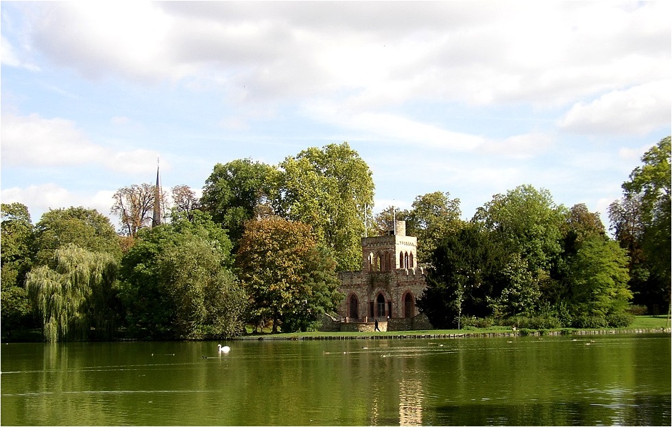 Weiher im Schloßpark Biebrich in Wiesbaden Foto &amp; Bild