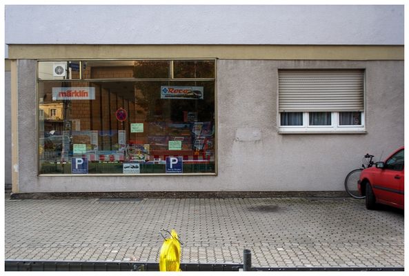 wenn das bild scheiße ist, muss man sich irgendeinen titel ausdenken, damit es kultur ist