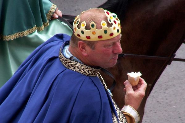 Wie die Zeiten sich ändern .... Kaiser Otto beim Stadtumzug 1200 Jahre Magdeburg