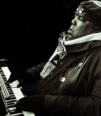 * Yul Anderson Piano Concert Tour life in Münster, auf dem Prinzipalmarkt. Versunken in die Musik