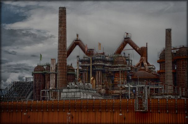 Zeugnis einer ehemals blühenden Industrie... - Témoin d'une ancienne industrie florissante...